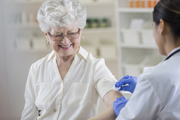image of patient receiving the flu vaccination